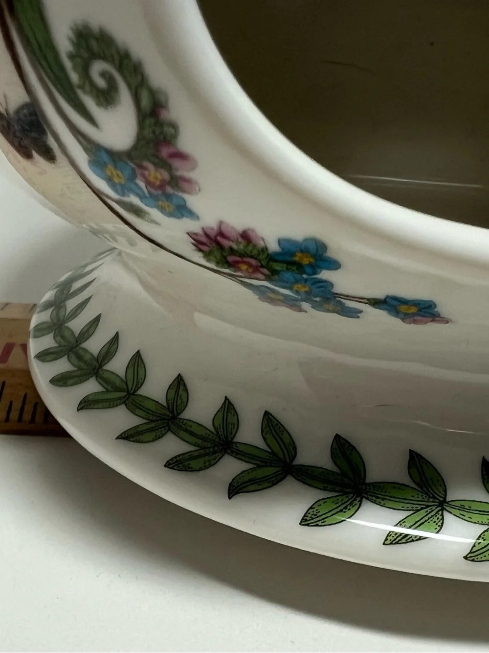 Botanical Floral Ceramic Dish with Daisies for Burning Scented Wax
